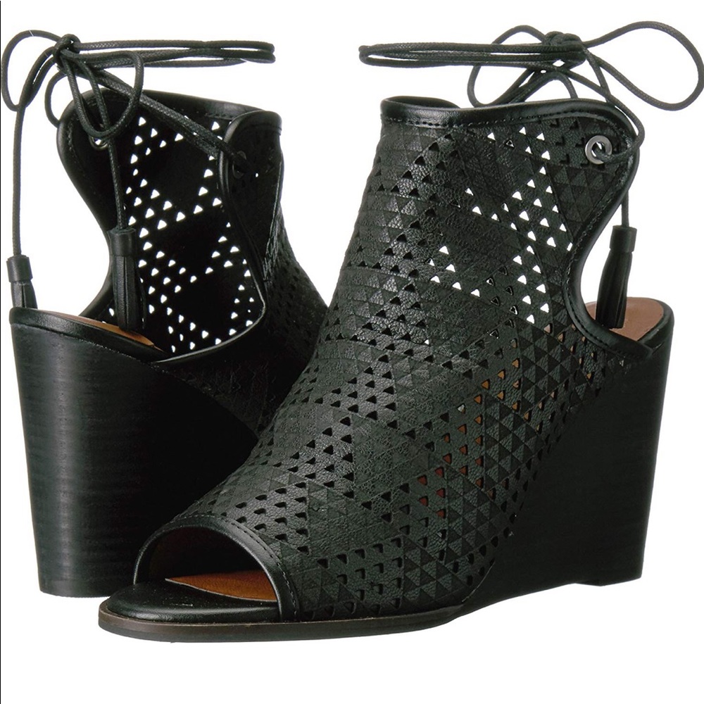 Lucky brand Riskee wedge. Worn once!